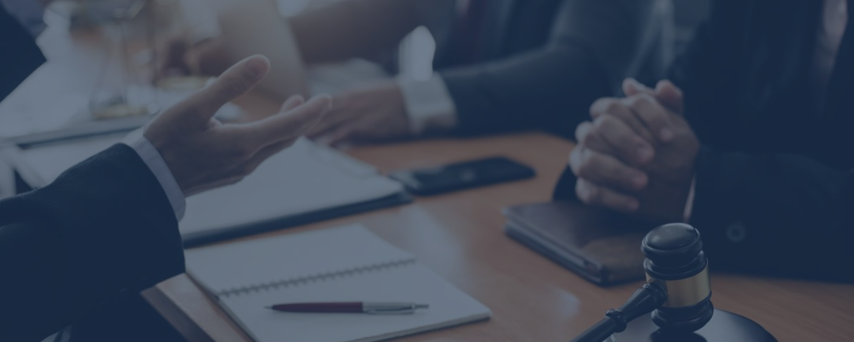 A importância da revisão de passivos contingentes em processos trabalhistas e cíveis.