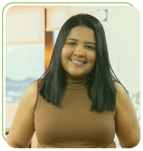 funcionário da bernhoeft sorrindo para a câmera.