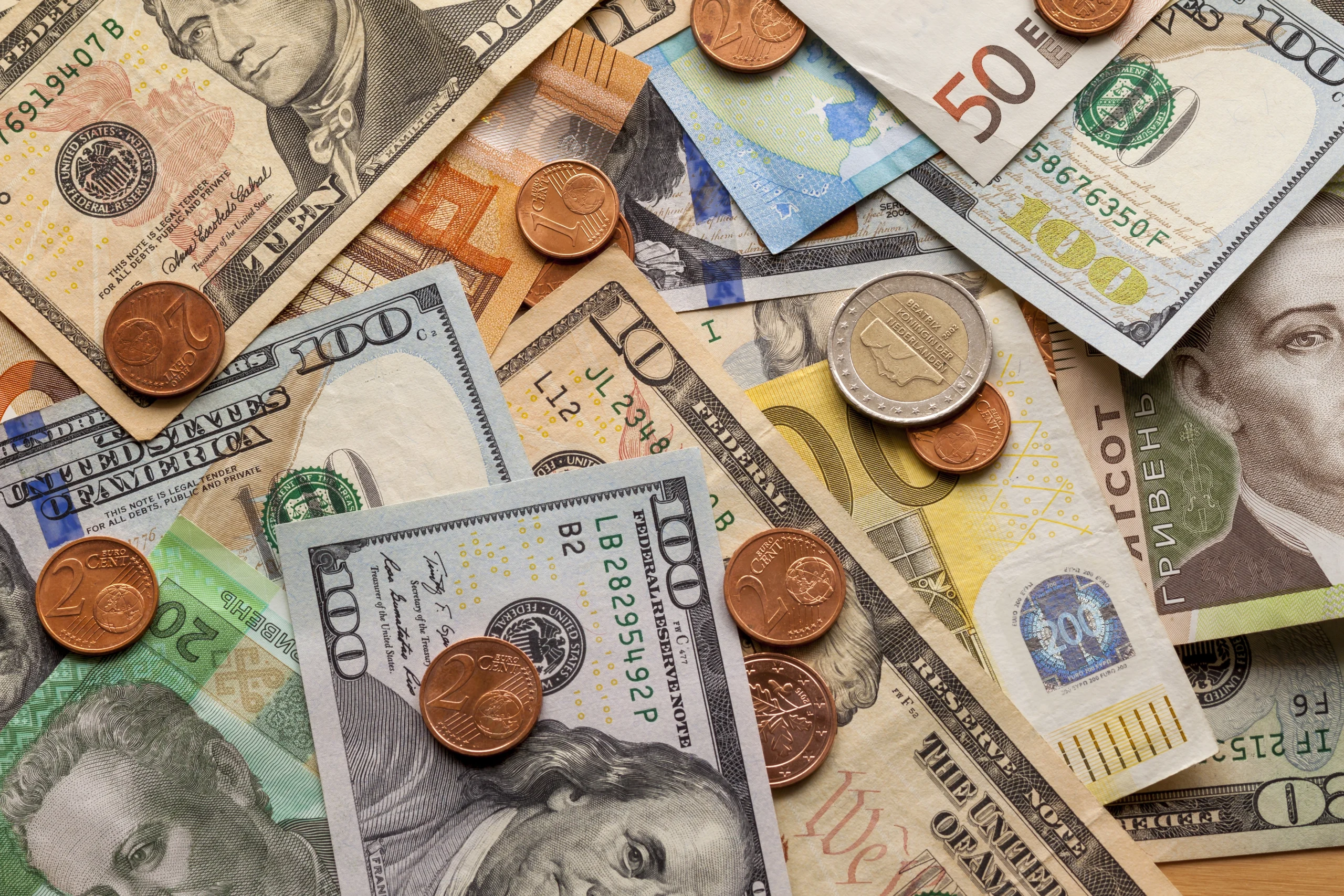 Receita em dólar: o que muda na contabilidade de empresa brasileira operando nos EUA (LLC/C-Corp)